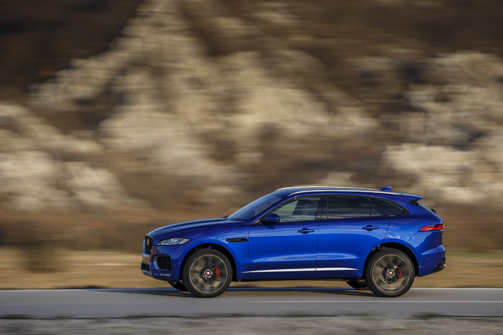 3リッターV6ガソリンエンジンを搭載する「Fペース」は、0-60mph（約97km/h）加速を5.1秒でこなす。