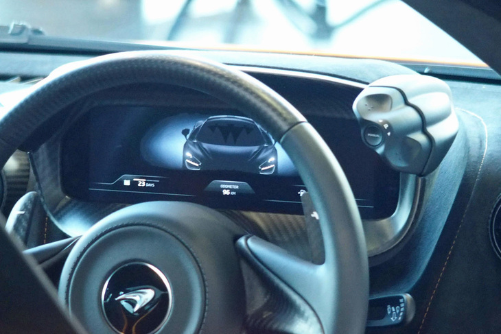 マクラーレン750S（メーターパネル）