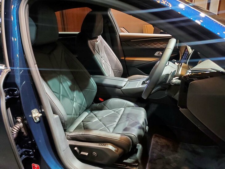 DS 9リヴォリ（フロントシート）