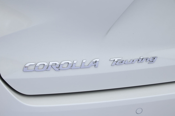 これまでにさまざまな名称が用いられてきた「カローラ」のワゴンモデル。「ツーリング」という名称は今回が初だが、過去には「ツーリングワゴン」という名が使われていたこともあった。