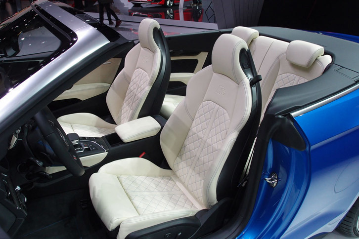 アウディS5カブリオレ