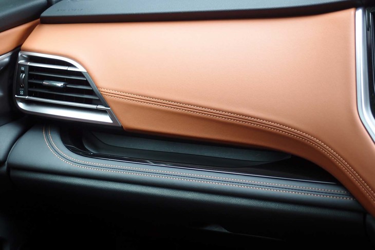 スバル・レガシィ アウトバック リミテッドEX（グラブボックス周辺部）