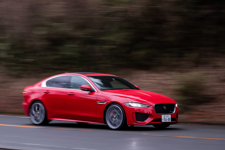 「XE R-DYNAMIC HSE P300」の車両重量は1660kg。山岳路では、後輪駆動モデルならではの軽快なハンドリングが味わえた。