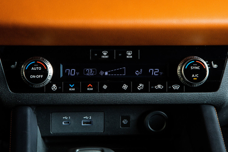 三菱アウトランダー（エアコンパネル）