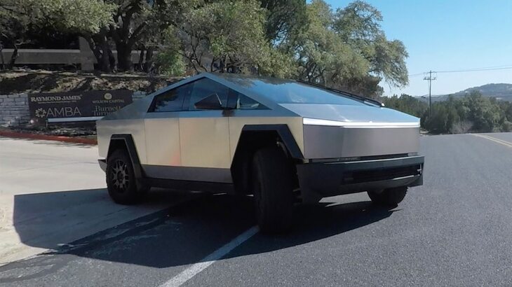 テスラ・サイバートラックAWD