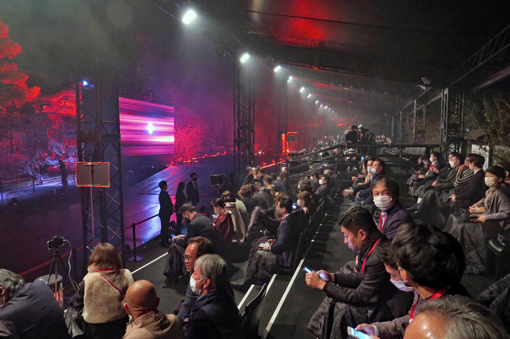 会場につめかけたゲストや報道関係者。「フェラーリ・プロサングエ」の注目度の高さがうかがえる。