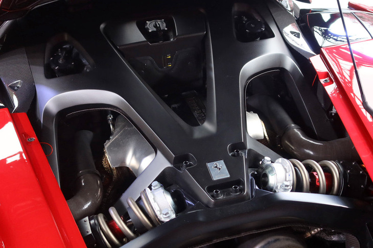 フェラーリF80（エンジンルーム）