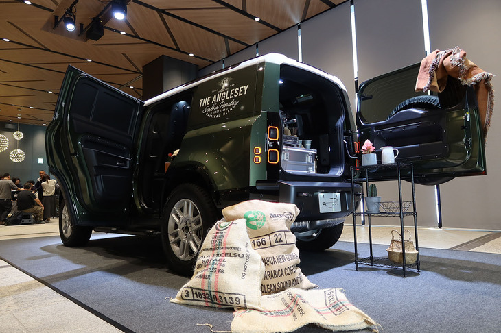 ディフェンダー110ハードトップX-DYNAMIC SE D350　※COFFEE SUPREME JAPANとのコラボ展示