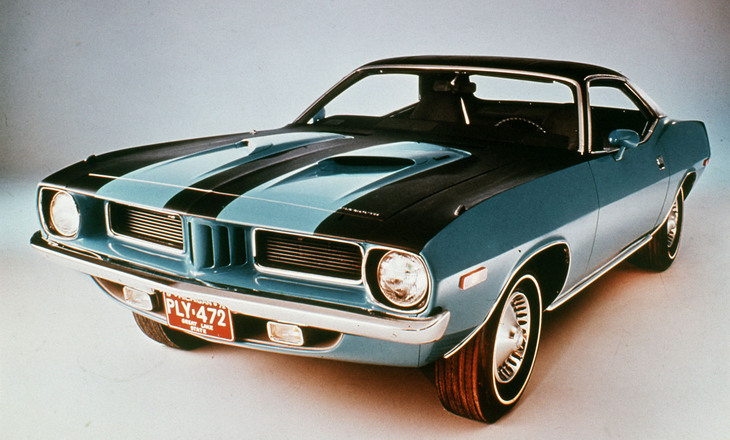 1972年「プリムス・バラクーダ」。フェイスリフトで2灯式となり、グリルのデザインも変更された。