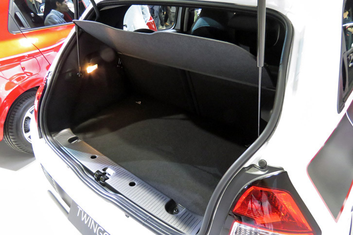 ルノー・トゥインゴ パックスポール（ラゲッジルーム）