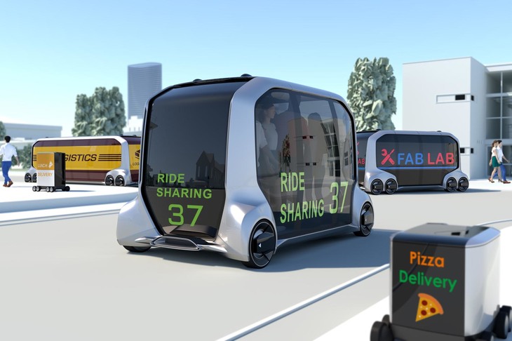 トヨタが2018年1月に発表した、MaaS専用の次世代EV「e-Palette Concept（e-パレット コンセプト）」。事業者のニーズに合わせて内装が変更可能で、さまざまな移動サービスを可能にするという。同社はこのモビリティーサービスを実現するためのプラットフォームを構築すべく、Amazon.comやDidi Chuxing、Pizza Hutといった異業種の組織とパートナー契約を結び、実証実験を進める。