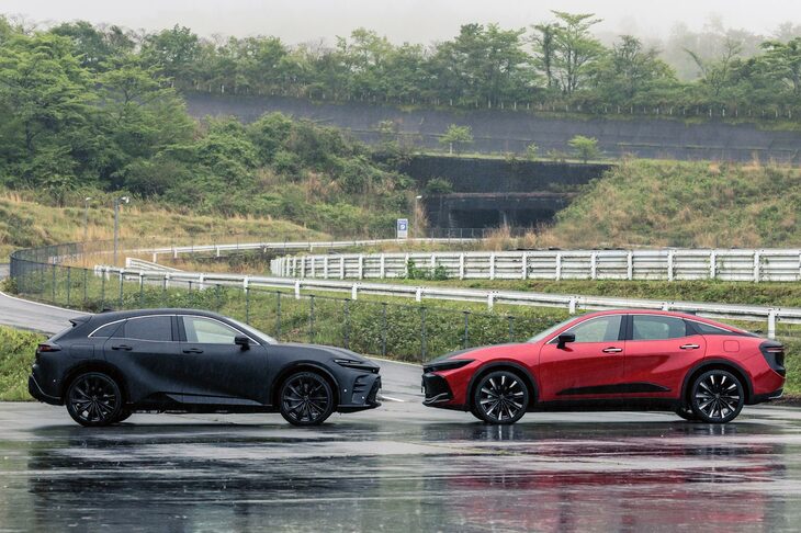 清水「『スポーツ』（写真左）と『クロスオーバー』（同右）で、どうしてこうも違ってしまったのか……」　
	ほった「一応ですけど、今回の主役は『クラウン エステート』ですからね。さっきから全然話題にあがってませんけど」