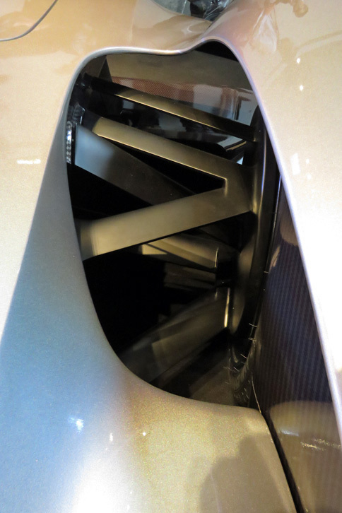 アストンマーティン・ヴァルキリー（サスペンションアーム）