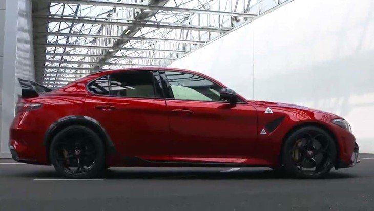 軽量化や空力性能の向上と並ぶハイライトは、エンジンのパワーアップ。2.9リッターV6ターボの最高出力は540PSに達する。