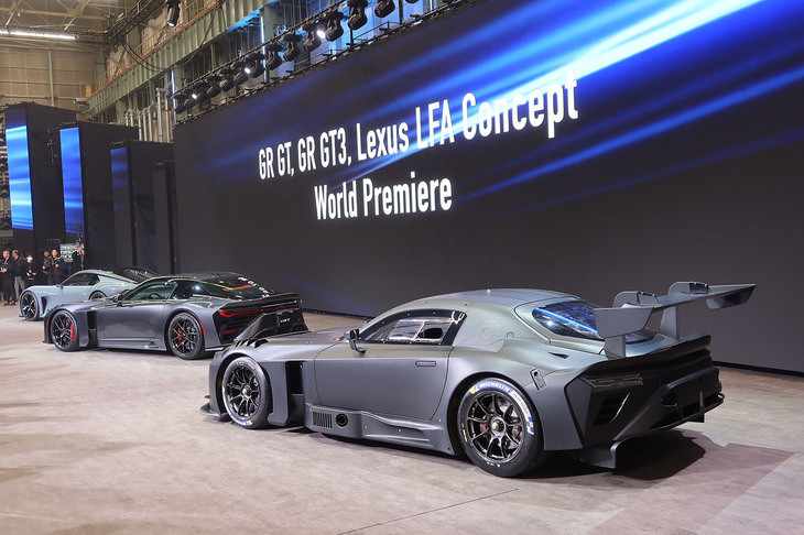 トヨタGR GT3（写真右手前）