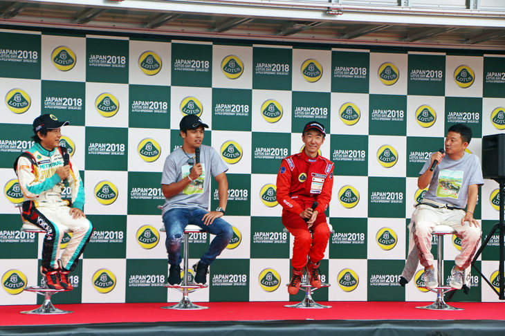 ステージでは、SUPER GTなどで活躍する加藤寛規選手や中山友貴選手などのプロドライバーによるトークショーも開催。彼らはゲストドライバーとして、当日のレースにも参加した。