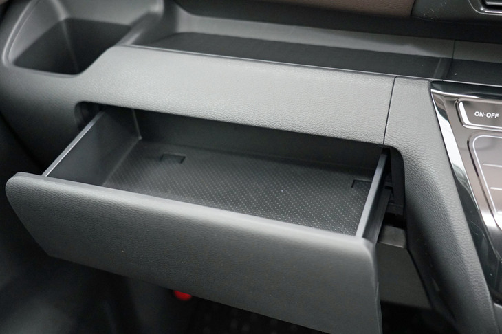 三菱eKクロス スペース（収納スペース）