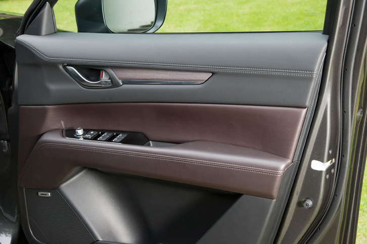 マツダCX-8 XD Lパッケージ（フロントドアパネル）