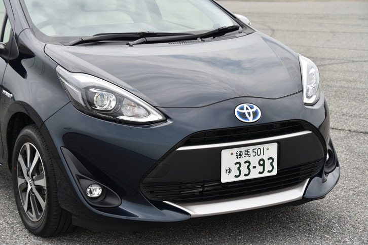 フロントまわりは、ボンネットからフェンダー、バンパー、ヘッドランプに至るまで、外装部品のほとんどが変更されている。