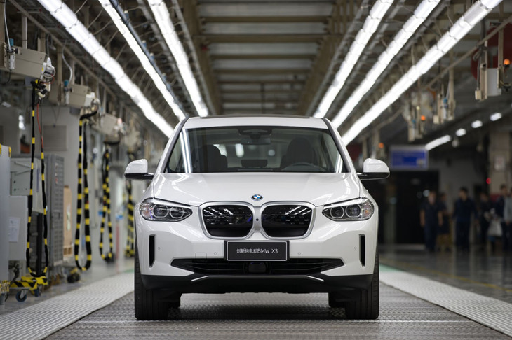 中国の瀋陽にあるBMWとブリリアンスの合弁工場で生産されている「BMW iX3」。