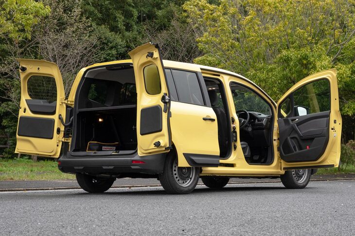 高い機能性と実用性を備えながら、フランス車ならではの華やかな雰囲気も併せ持つ「カングー」。その魅力は新型でも健在だ。（写真：向後一宏）