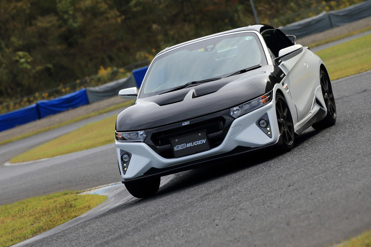 サスペンション、ブレーキ、空力パーツと広範囲にわたり手が加えられた「S660」。ノーマルとは趣の異なる、軽快な身のこなしが身上のクルマに仕上がっていた。