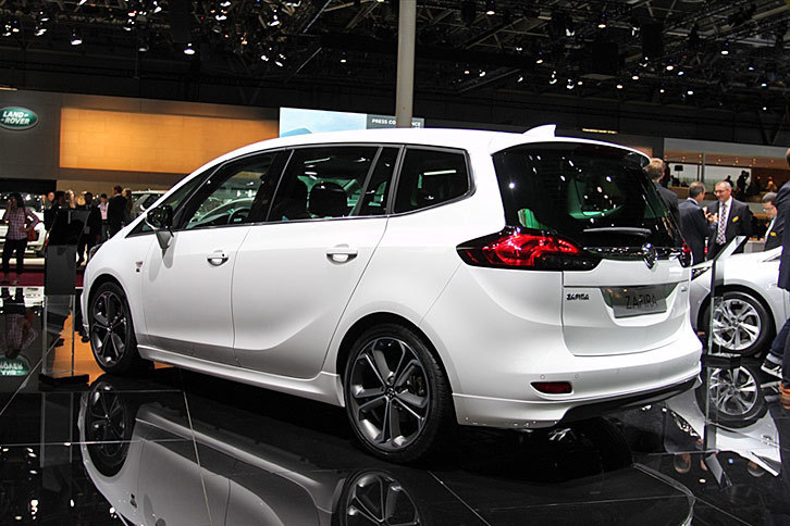 オペル・ザフィーラ（エクステリア）