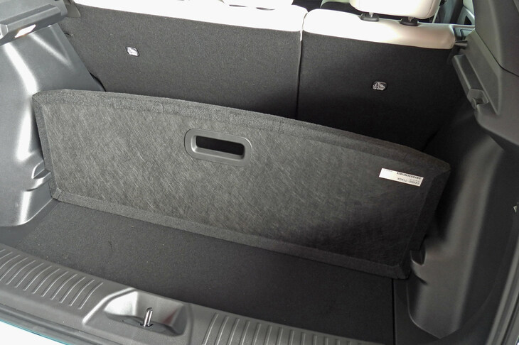 日産リーフB7 G（ラゲッジスペース）