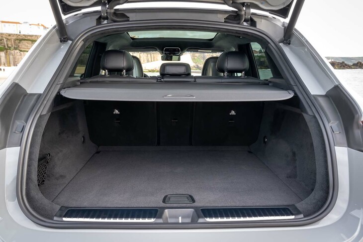 荷室の容量は520～1675リッター。