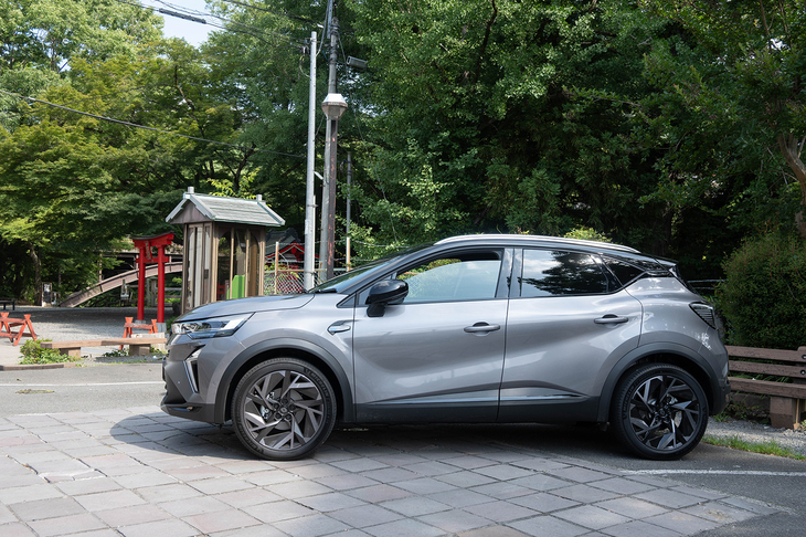 市内の名所である猿橋には早朝にたどり着いた。駐車場が狭いので時間帯によっては立ち寄りづらいことがあるかもしれない。