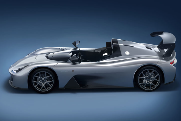 リアウイングを付ければサーキット最速仕様に。