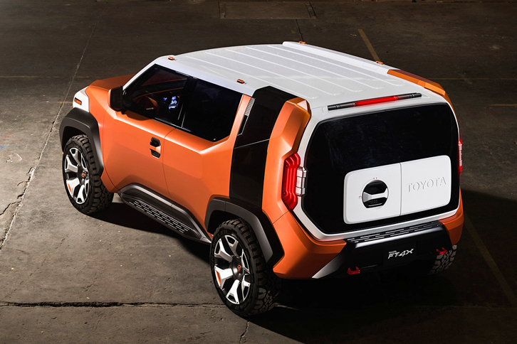 「FT-4X」のリアビュー。