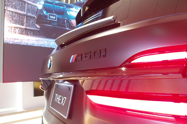 BMW X7ブラックアルファ（リアのエンブレム）