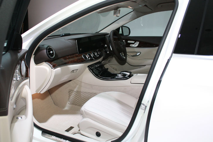 メルセデス・ベンツE400 4MATICステーションワゴン エクスクルーシブ（インテリア）