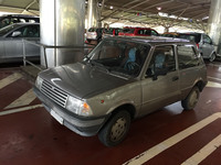 「イノチェンティ・ミニ」後期型。生産終了から四半世紀が過ぎた今でも元気に走っているのは、耐久性に優れたダイハツ製エンジンゆえか。2015年撮影。