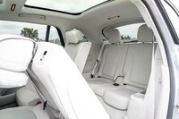 オプションながら3列目シートも搭載可能。あくまでオケージョナルなサイズながら、床下にフラットに格納できるので邪魔にはならない。