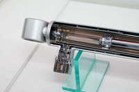 減衰力の調整（＝オイル流量のコントロール）にはソレノイドバルブを採用。ステッピングモーター式に対し、より緻密な調整が可能であること、より素早い応答が可能であることが利点とされている。