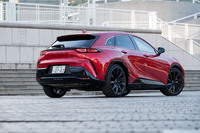 ボディーのスリーサイズは全長×全幅×全高＝4720×1880×1565mm。車格はこちらが上のはずだが、全長は「ハリアー」よりもわずかに短い。