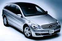 メルセデス・ベンツの新型高級クロスオーバー「Rクラス」発売