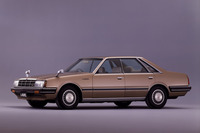 4代目「日産ローレル4ドアハードトップ」。3代目まで存在した2ドアハードトップが廃止され、この4ドアハードトップと4ドアセダンのみとなった。