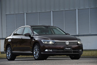 「パサートTSIハイライン」。「TSIエレガンスライン」よりもさらに上質な装備が与えられる。