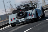 今回の試乗では、満タン法で10.4km/リッターの実燃費を記録。車重の軽さが功を奏してか、マルチシリンダーの大排気量エンジン搭載車としては良好な燃費となった。