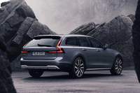 ボルボが「V90／V90クロスカントリー」に48Vマイルドハイブリッド搭載車を設定の画像