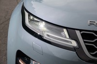 「ファーストエディション」には、通常オプションとなるマトリクスLEDヘッドライトが標準装備される。