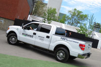 助手席の同乗スタッフいわく、「ピックアップトラックはタフだから、こういう改造には向いているよ」とのこと。