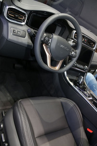 初期型「01」のダッシュボード。今日の視点で見ると前衛的感覚はまだ限定的だ。