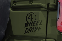 リアゲートに「4 WHEEL DRIVE」デカールを装着。
