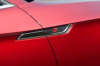 試乗車はオプションの「S lineパッケージ」を装着していた。専用デザインのフロントバンパーやアルミホイールなど、内外装をスポーティーに彩る装備が追加される。