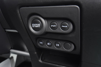 走行モード切り替え機構の選択は、ダイヤル式から押しボタン式となった。レースモードではエンジンの許容最高回転数が6800rpmから7200rpmに高まる。