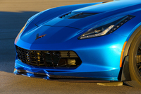 「Z06」をさらにスーパーに仕立てるのが「Z07パッケージ」。ノーズにはスプリッターが装着される。
    